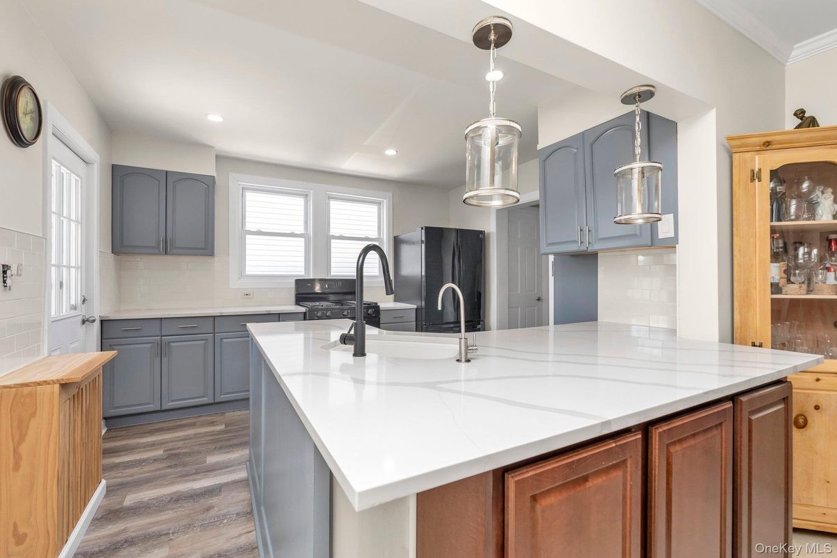 Interior, Kitchen, Pendant Lights, Recessed Lighting, Wood Texture Flooring