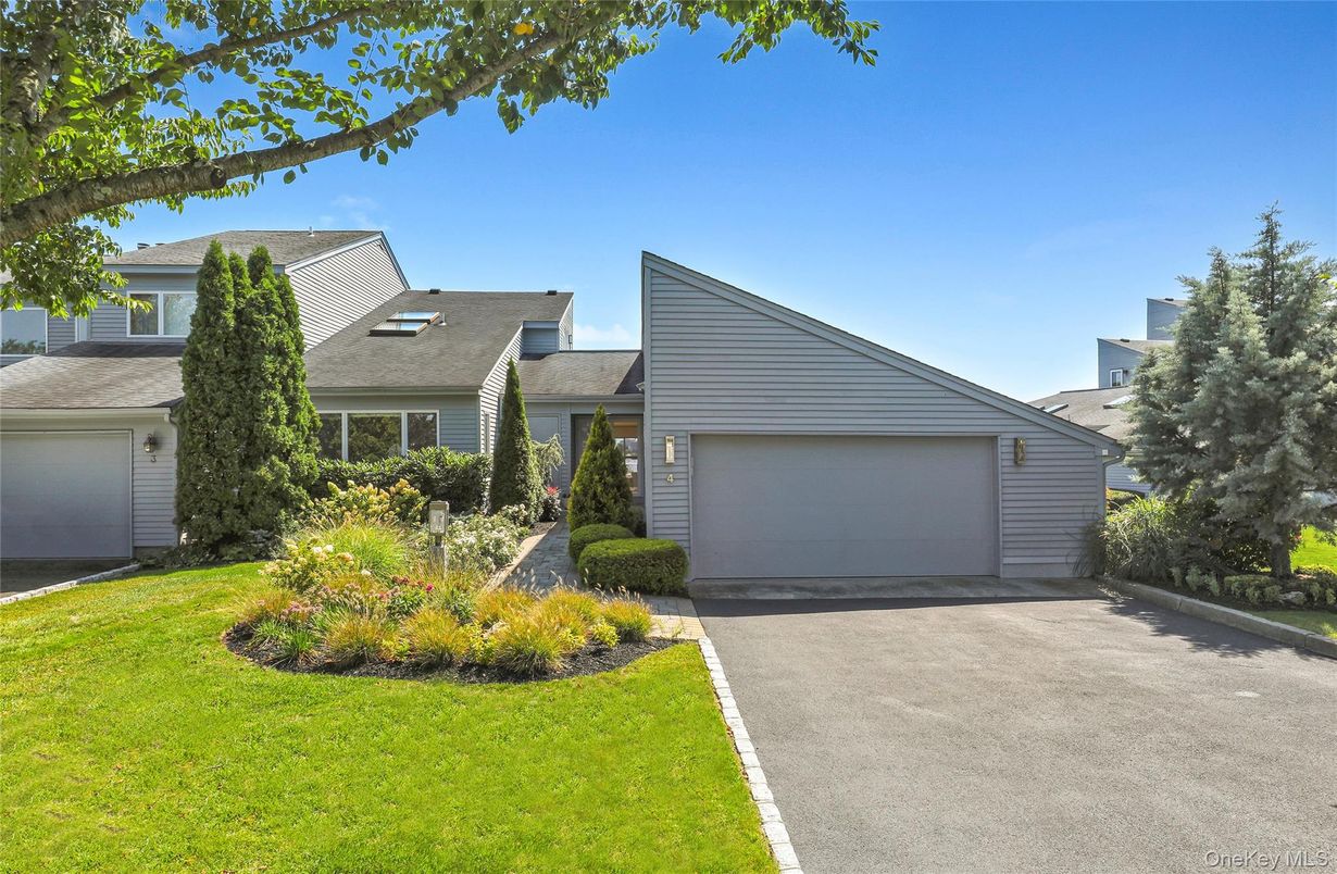 Attached, Exterior, Facade, Ranch