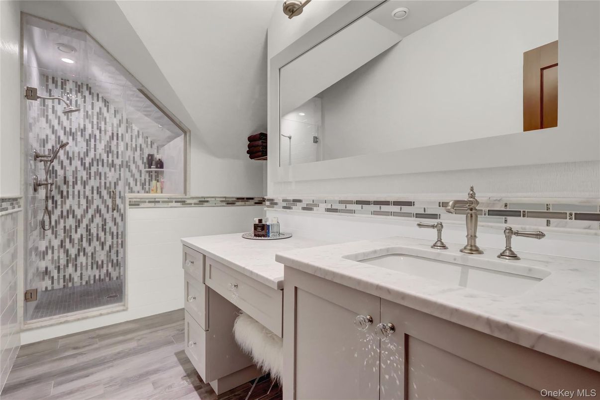 Bathroom, Dual Sink Vanities, Interior, Wood Texture Flooring