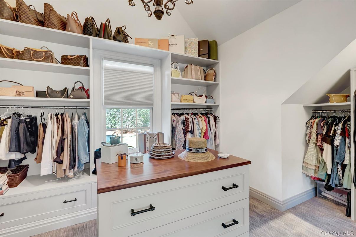 Interior, Walk-in Closets, Wood Texture Flooring