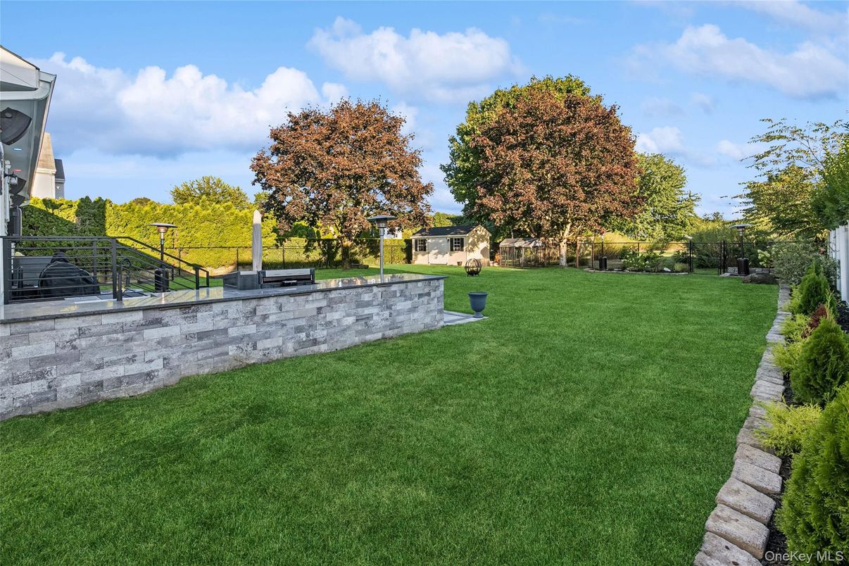 Backyard, Exterior, Outdoor Kitchen