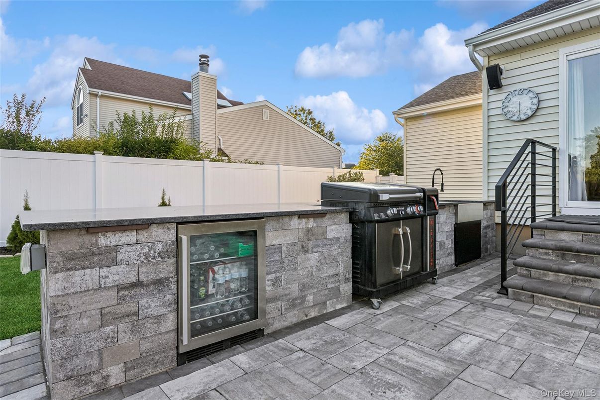 Exterior, Outdoor Kitchen