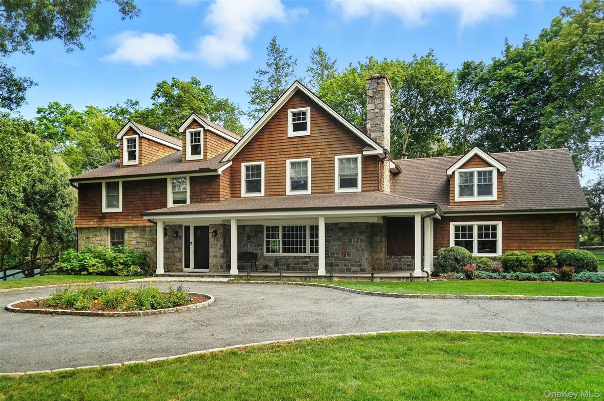 Exterior, Facade, Log Home