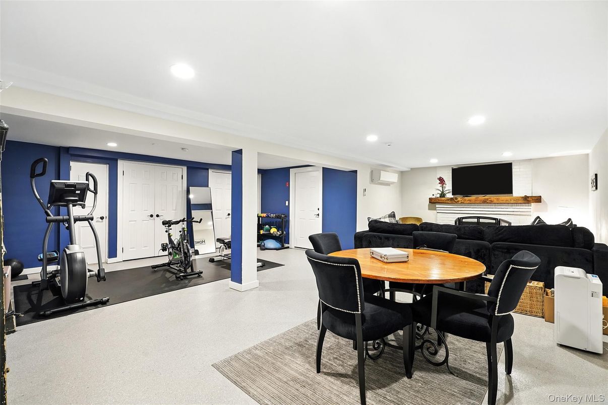 Dining room, Fitness Equipment, Interior, Living room, Recessed Lighting