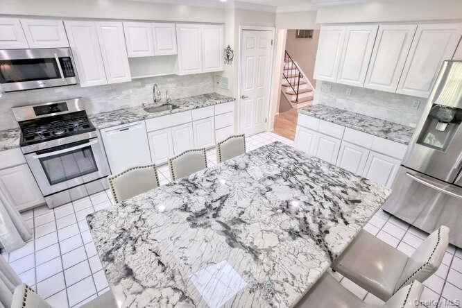 Dining room, Interior, Kitchen, Recessed Lighting, Stainless Steel Appliances