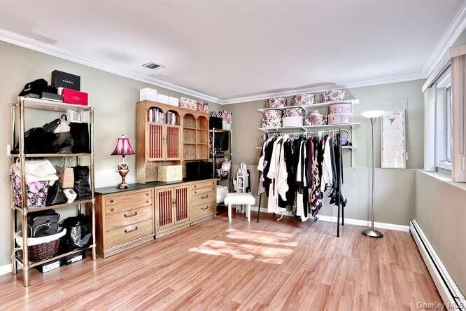 Interior, Walk-in Closets, Wood Texture Flooring