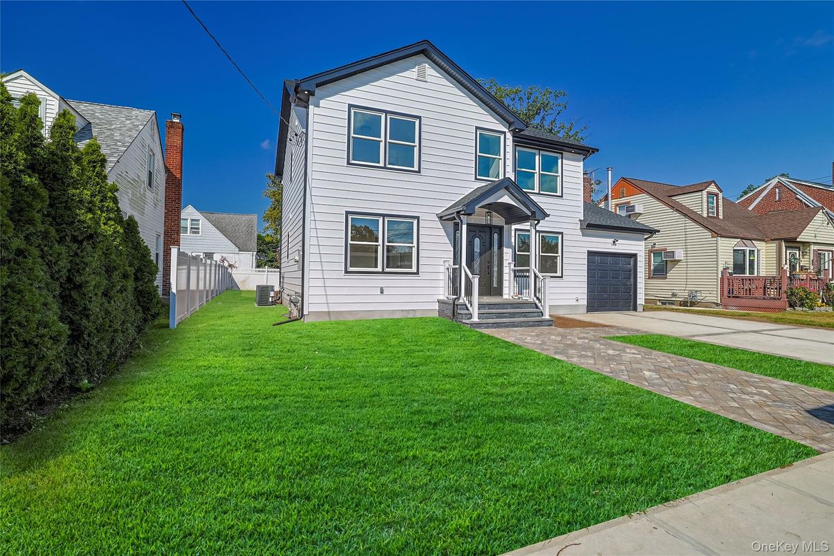 Attached, Backyard, Exterior, Facade, Queen Anne Victorian