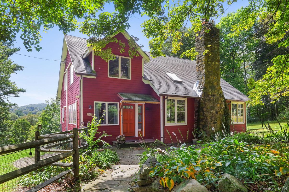 Backyard, Exterior, Facade, Queen Anne Victorian