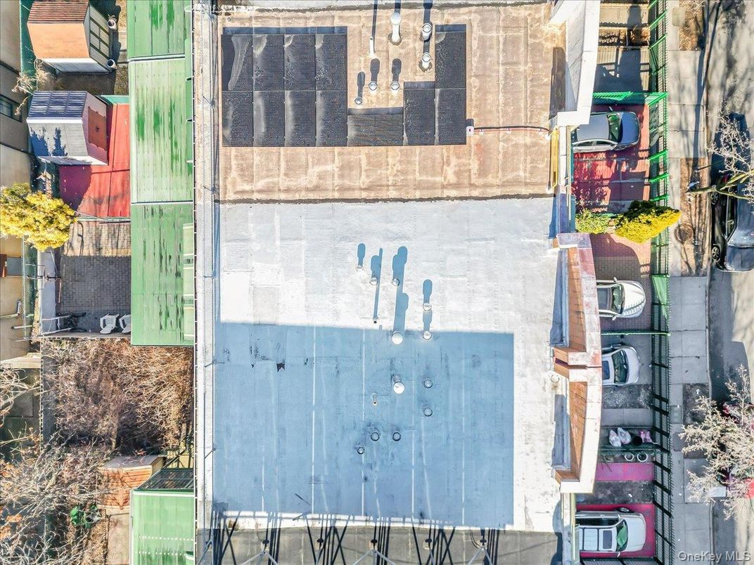Exterior, Drone