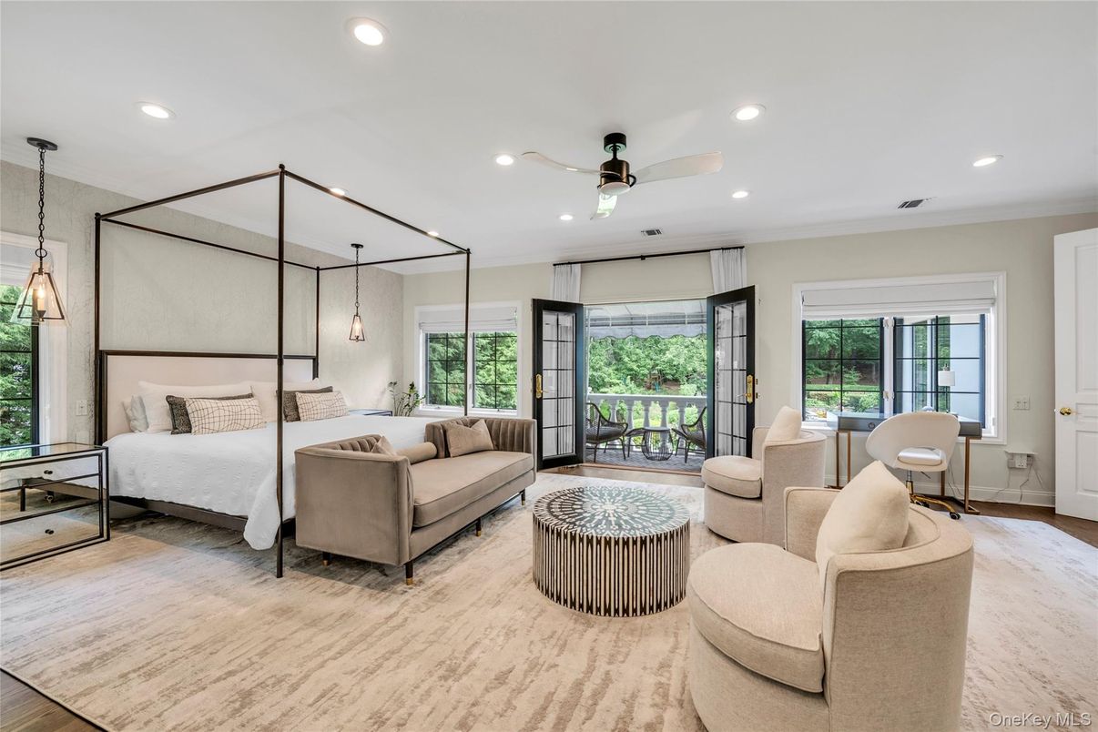 Bedroom, Interior, Living room, Pendant Lights, Recessed Lighting, Wood Texture Flooring