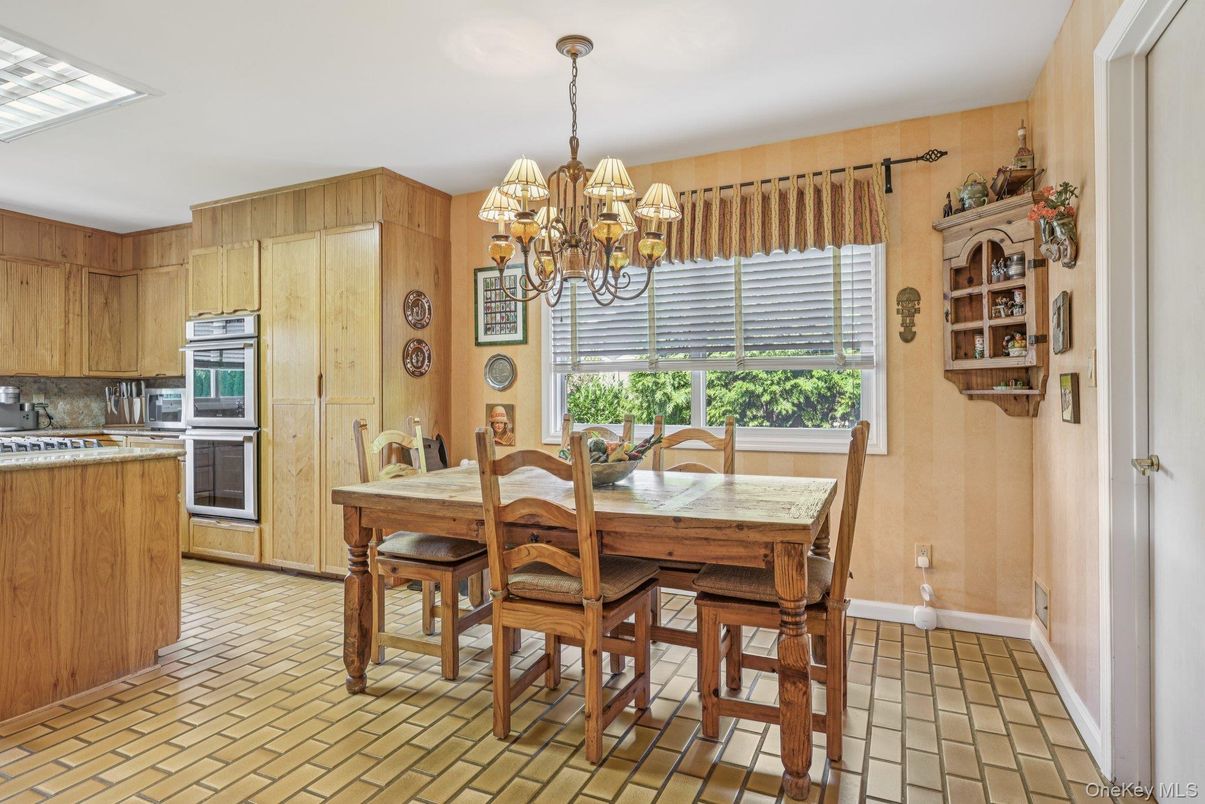 Chandelier, Dining room, Interior, Kitchen