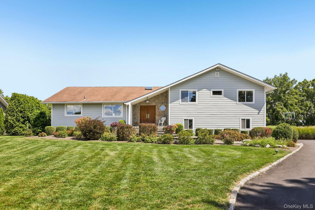 Backyard, Exterior, Facade, Split Level