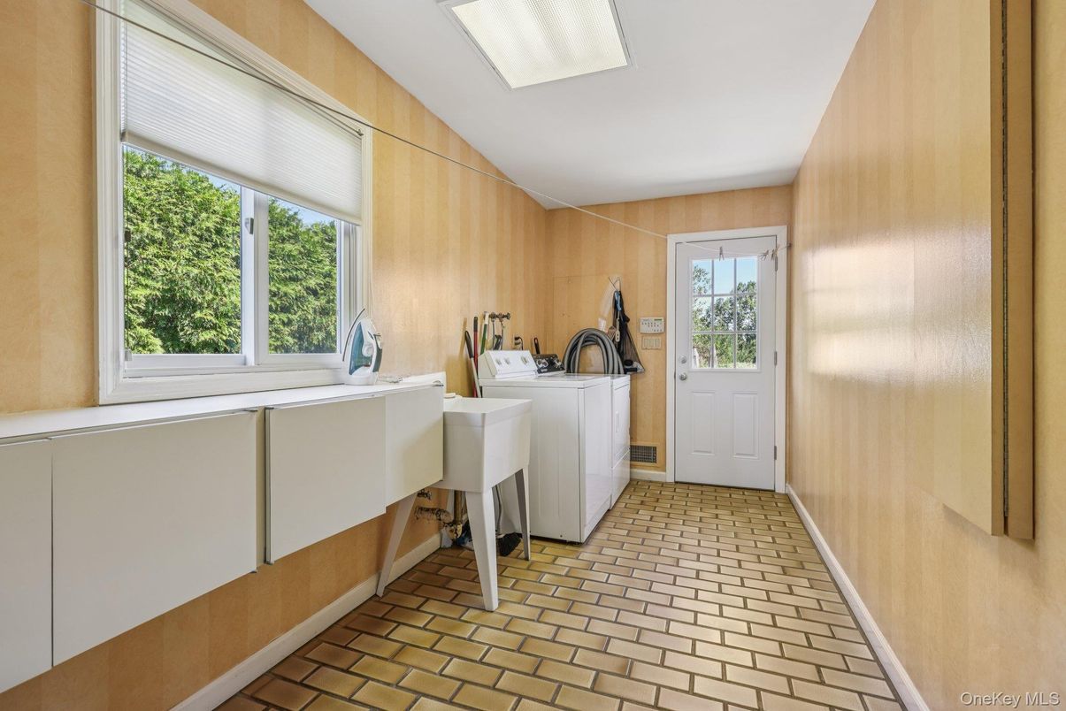 Interior, Washer, Wooden Walls