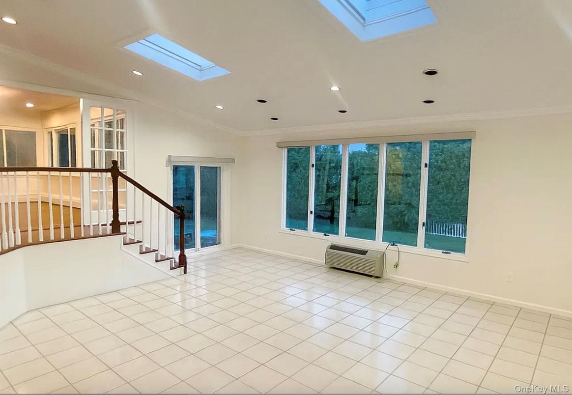 Empty room, Interior, Recessed Lighting