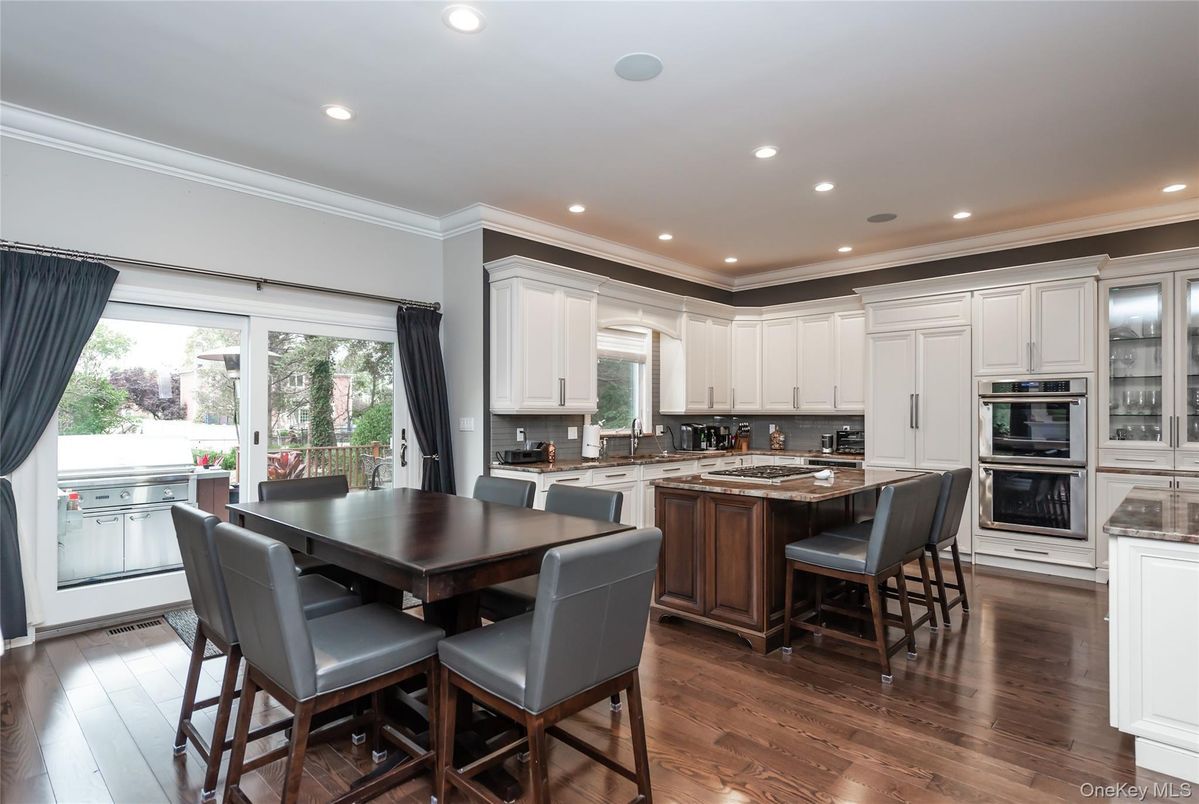 Dining room, Interior, Kitchen, Recessed Lighting, Stainless Steel Appliances, Wood Texture Flooring