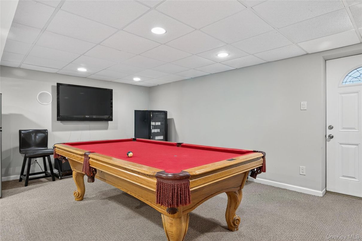 Billiard Table, Game Room, Interior, Recessed Lighting
