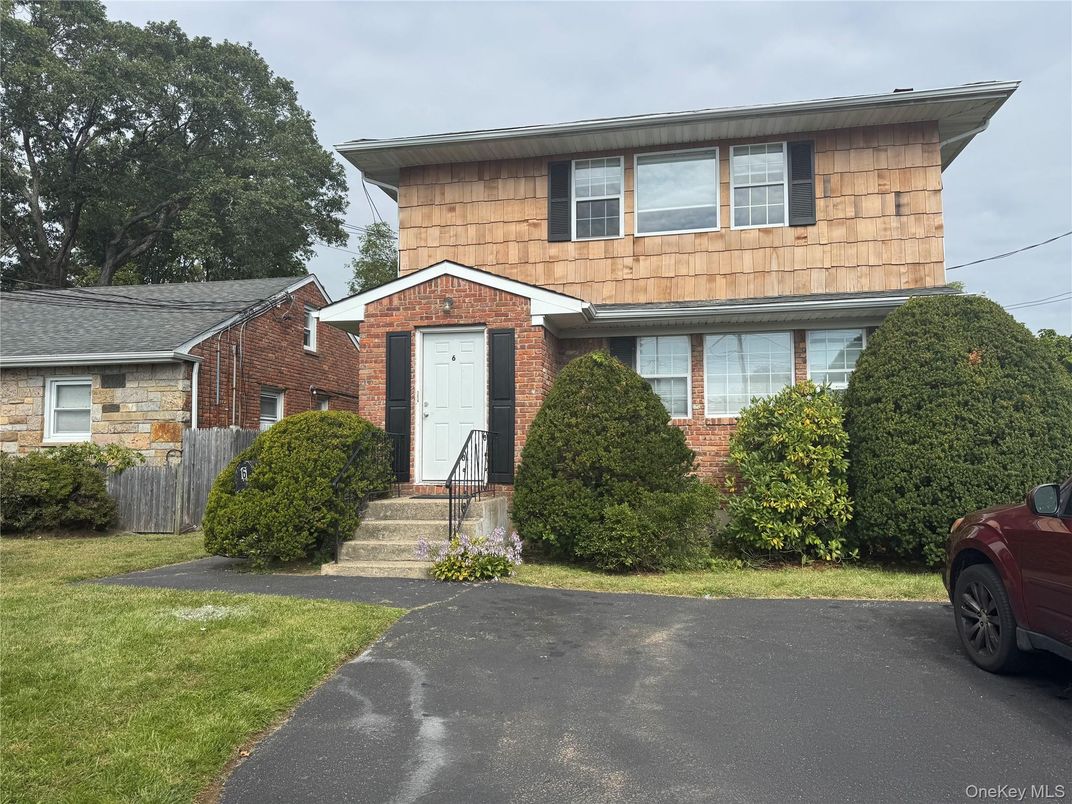 Exterior, Facade, Brick Facade, Split Level