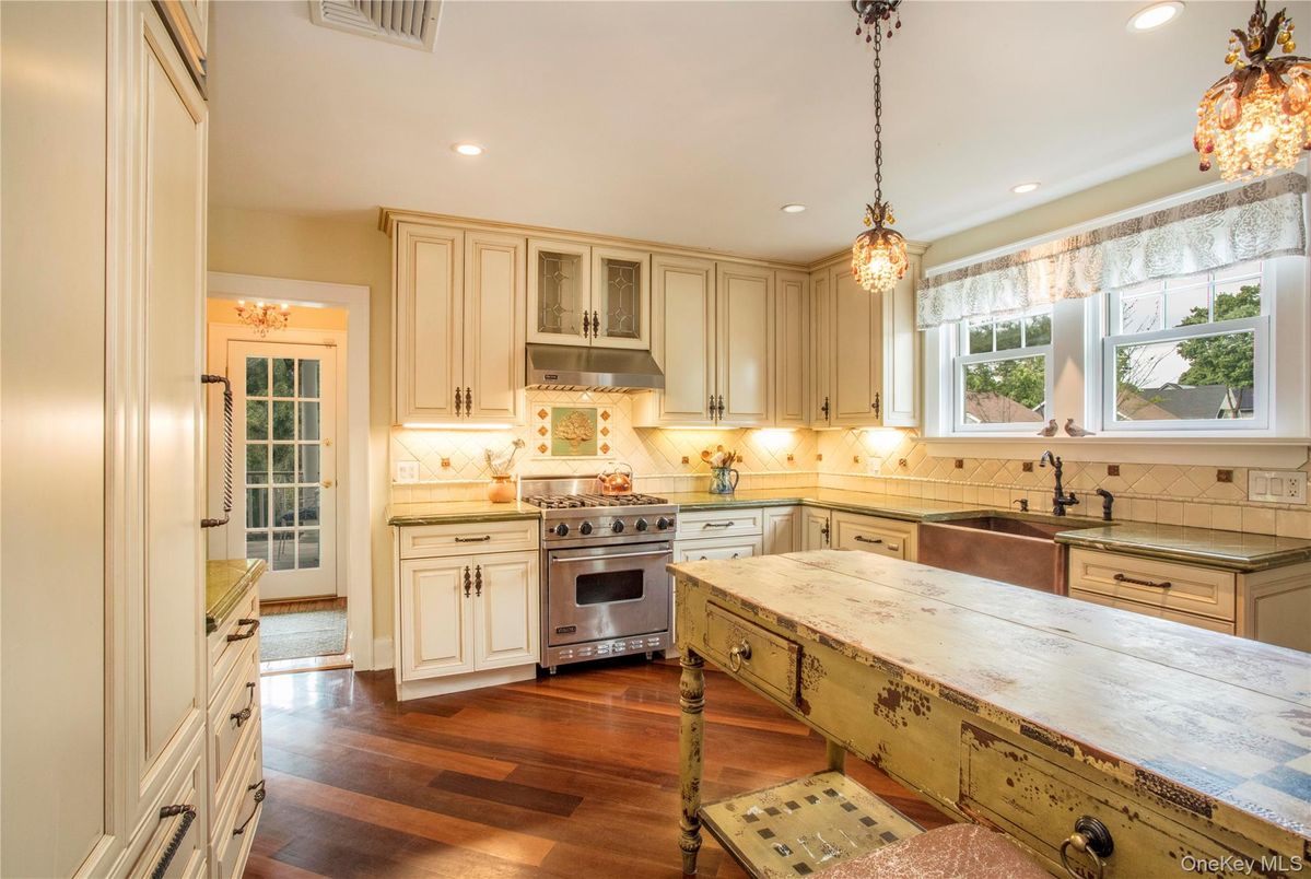 Chandelier, Interior, Kitchen, Pendant Lights, Recessed Lighting, Stainless Steel Appliances, Wood Texture Flooring