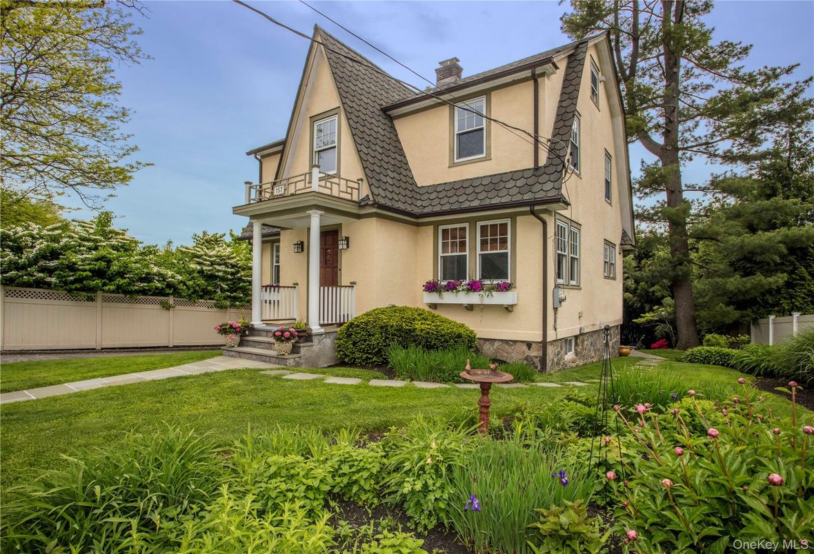 Backyard, Exterior, Facade, Queen Anne Victorian
