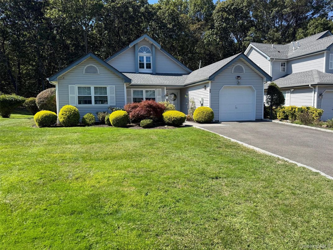 Attached, Exterior, Facade, Farmhouse