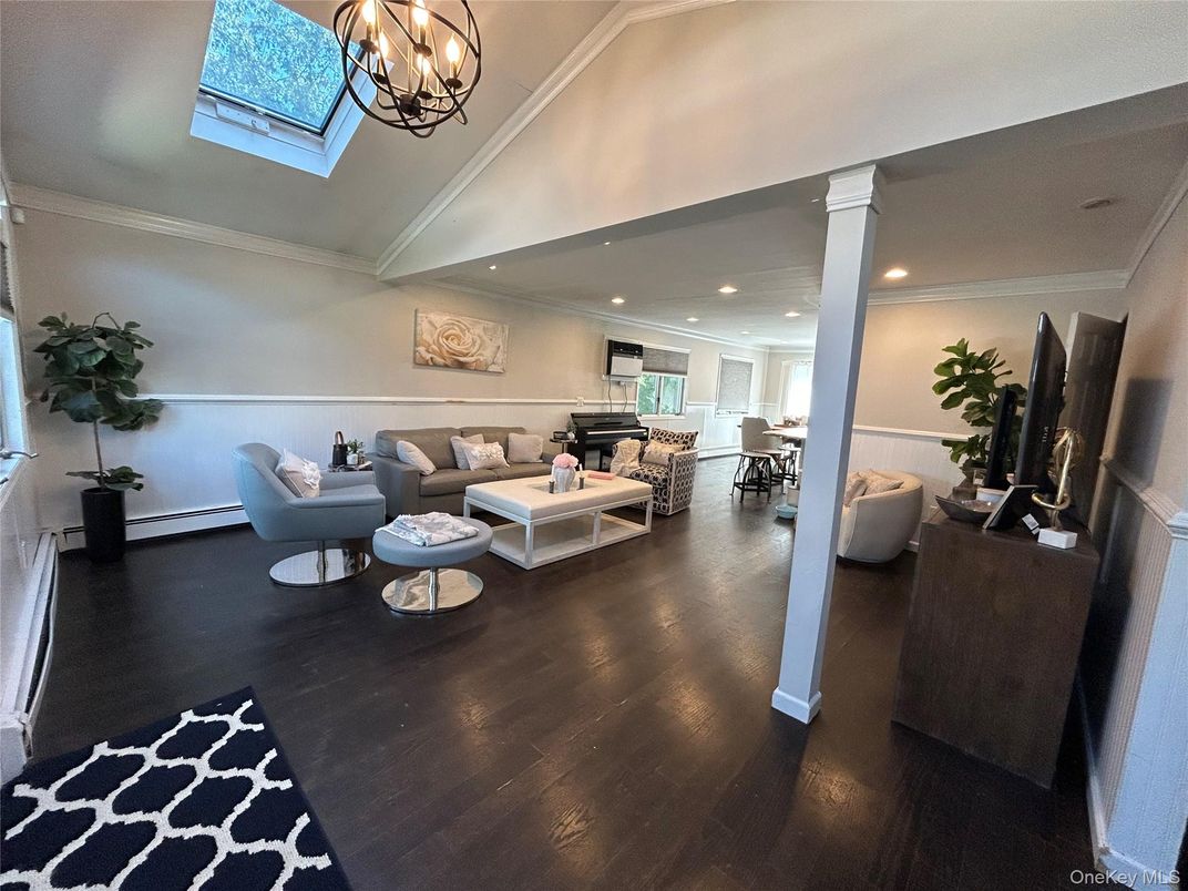 Chandelier, Dining room, Interior, Living room, Recessed Lighting, Wood Texture Flooring