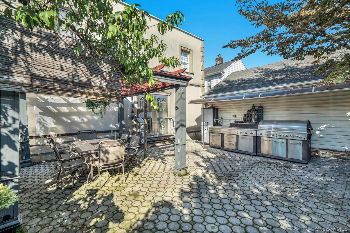 Exterior, Outdoor Kitchen