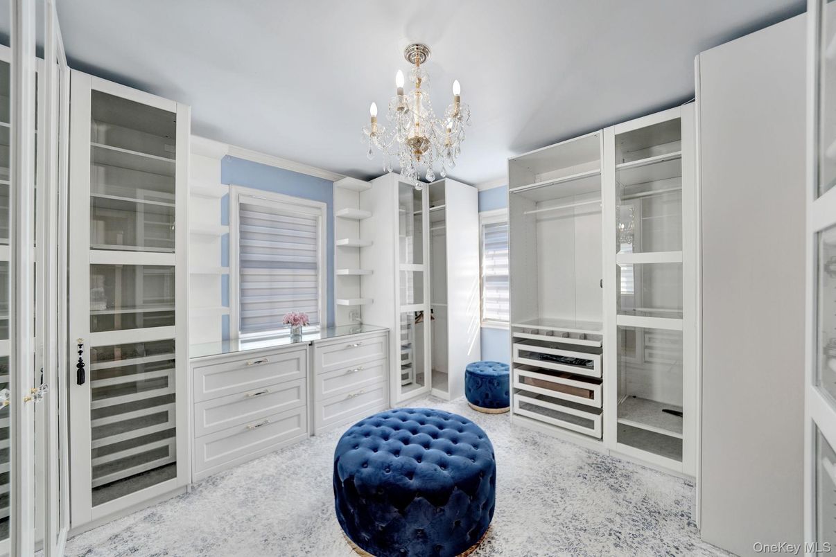 Chandelier, Interior, Walk-in Closets