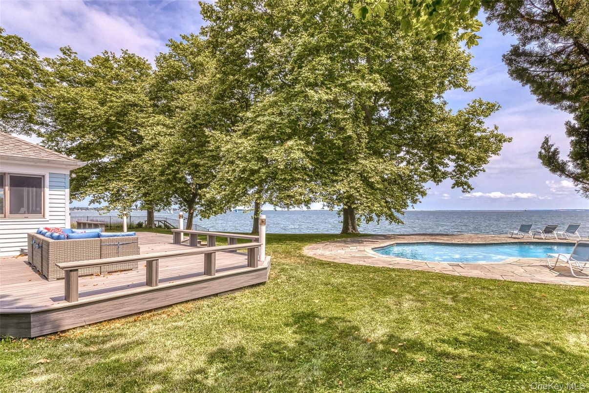 Exterior, Pool, Water