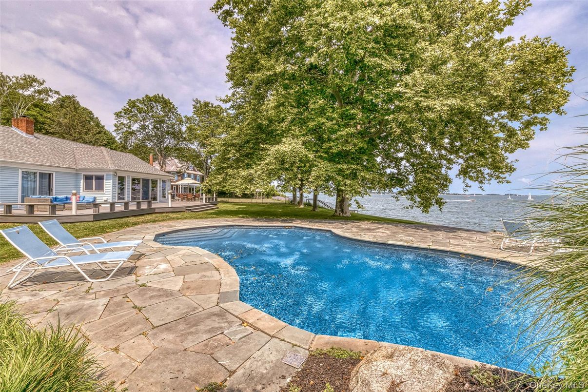 Exterior, Pool, Water