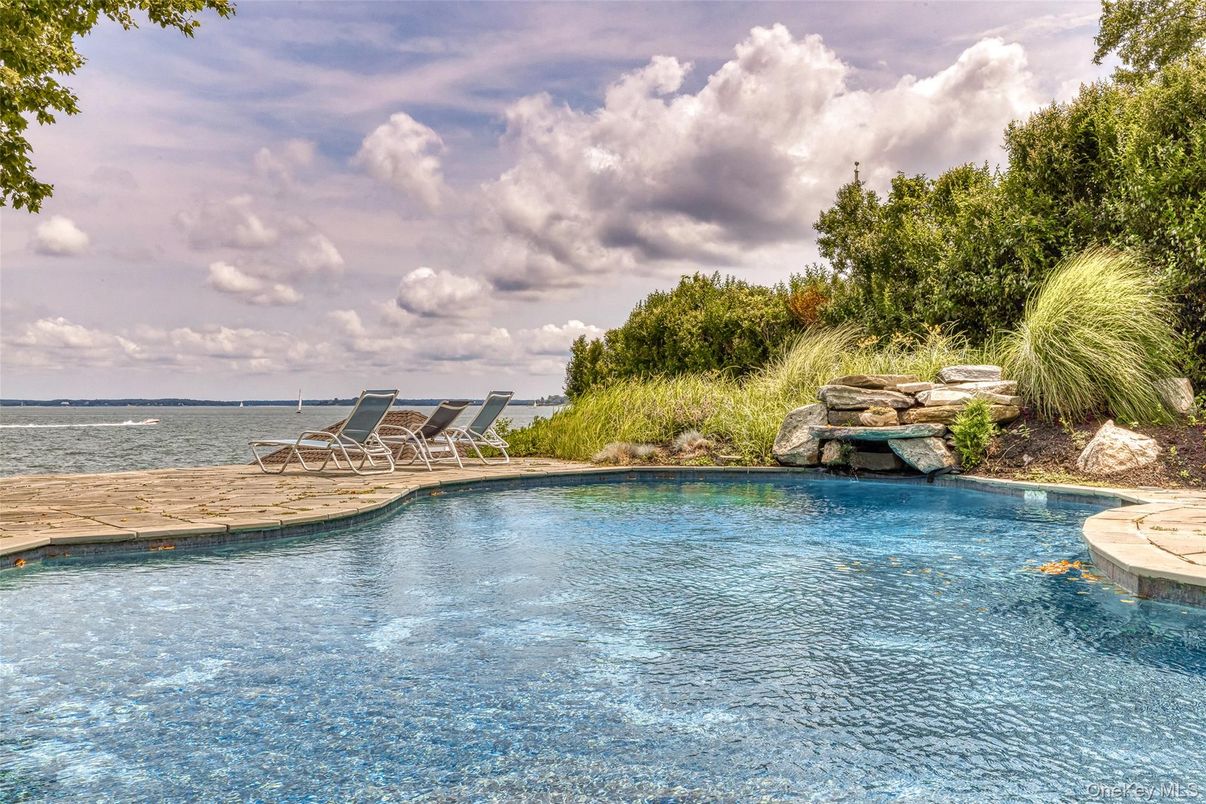 Exterior, Pool, Water