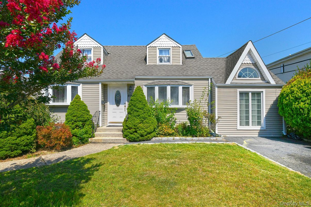 Exterior, Facade, Cape Cod