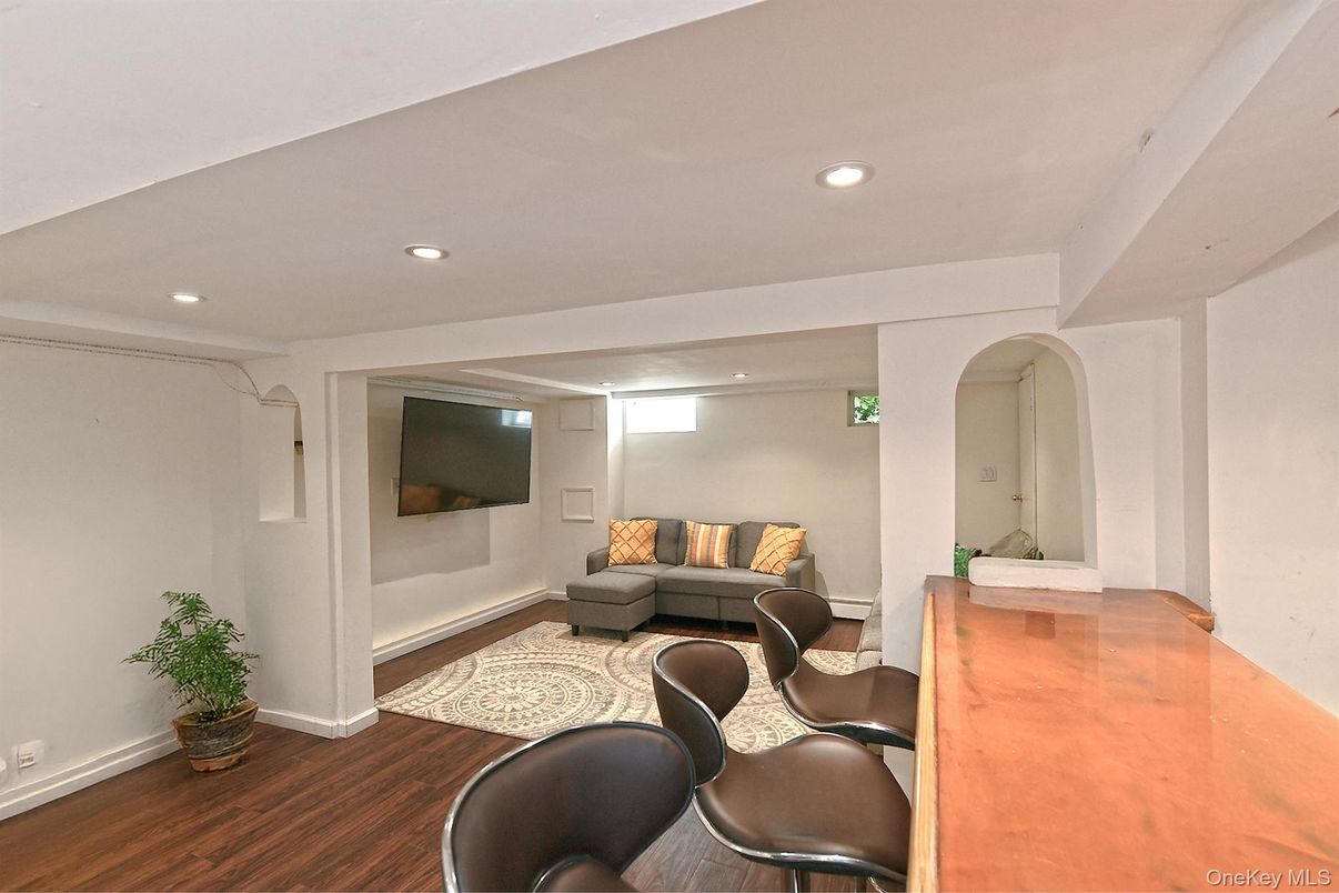 Interior, Recessed Lighting, Wood Texture Flooring