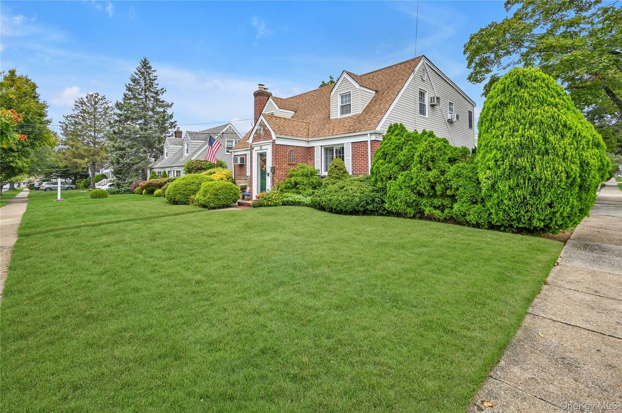 Exterior, Facade, Brick Facade, Cape Cod