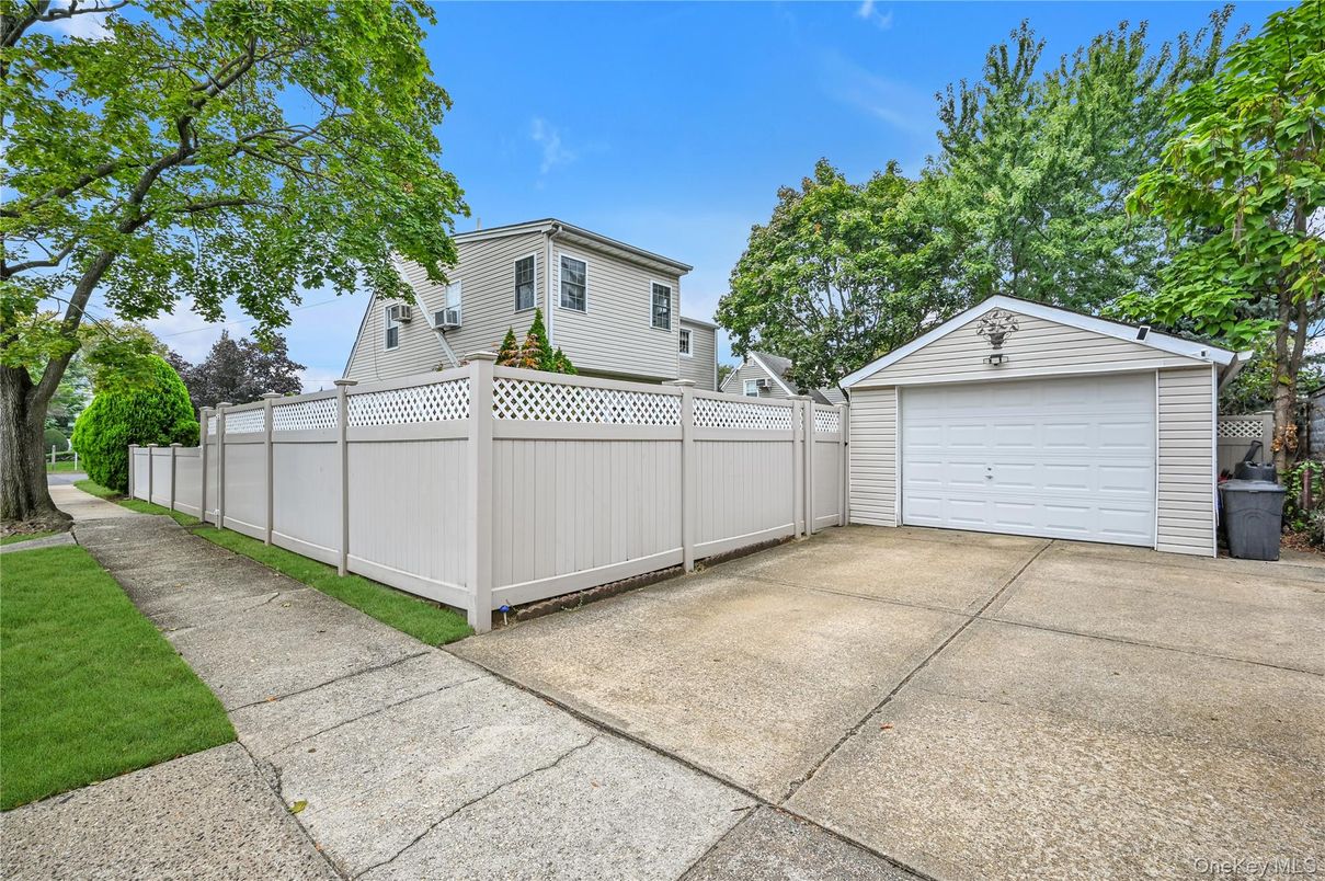 Detached Garage, Exterior