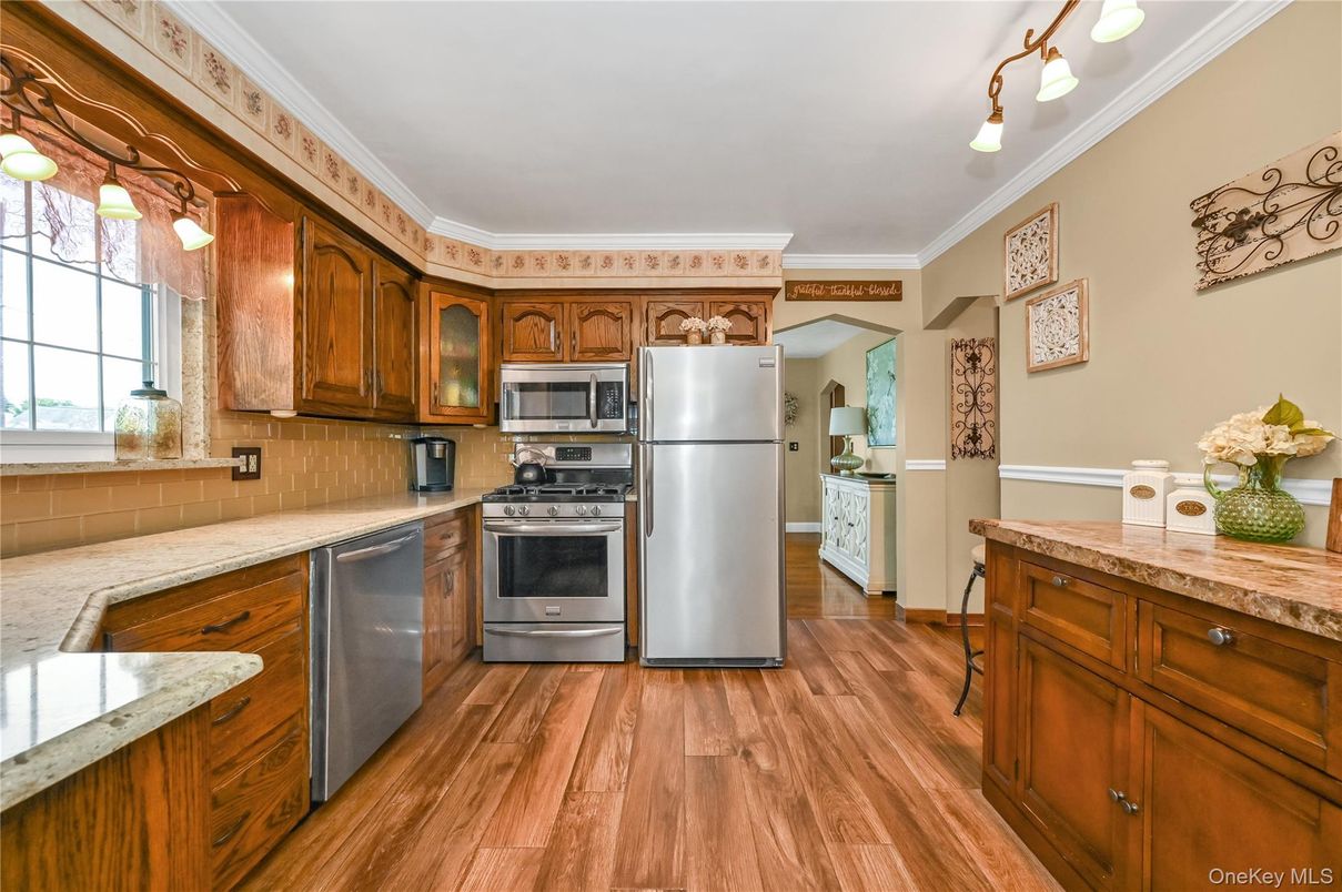 Interior, Kitchen, Stainless Steel Appliances, Wood Texture Flooring