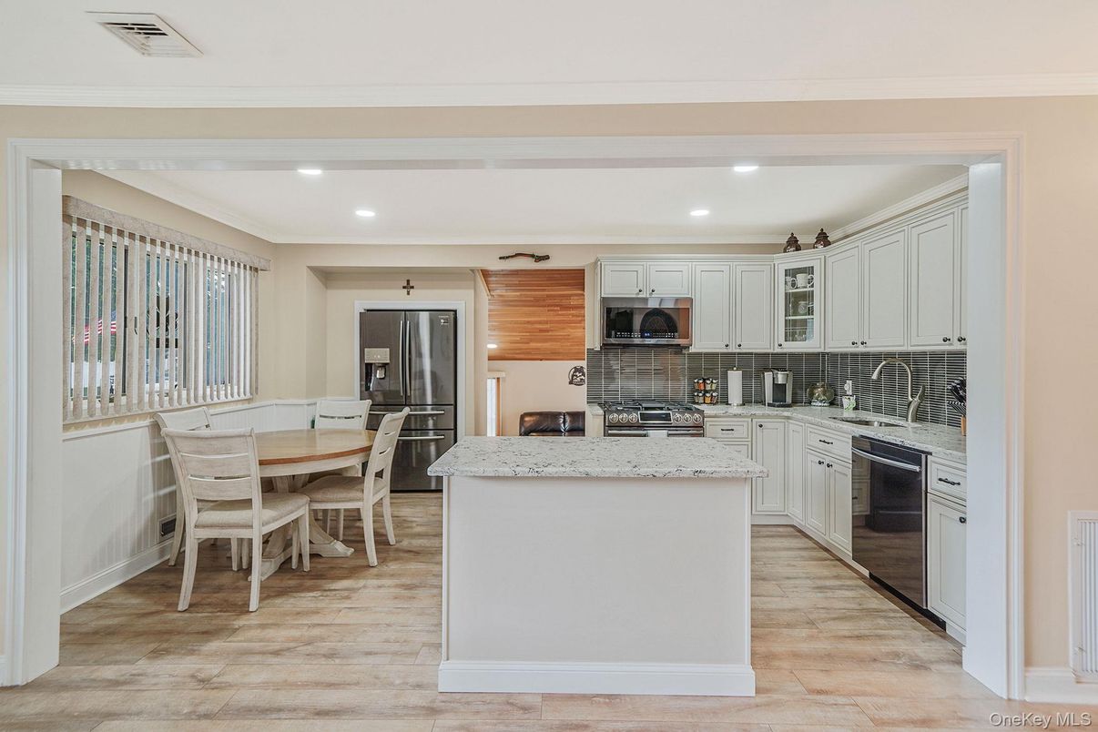 Dining room, Interior, Kitchen, Recessed Lighting, Stainless Steel Appliances, Wood Texture Flooring
