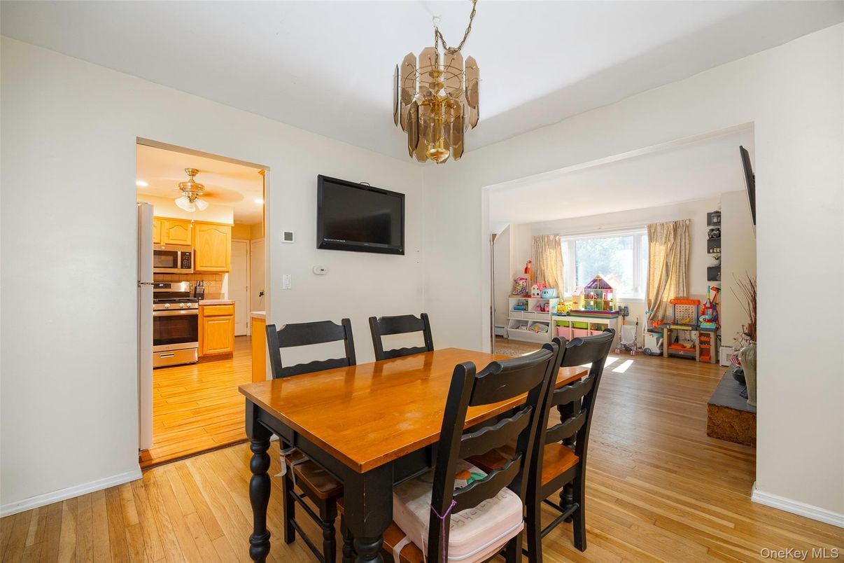 Chandelier, Dining room, Interior, Kitchen, Recessed Lighting, Stainless Steel Appliances, Wood Texture Flooring