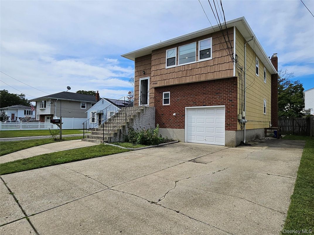 Attached, Exterior, Facade, Brick Facade, Split Level