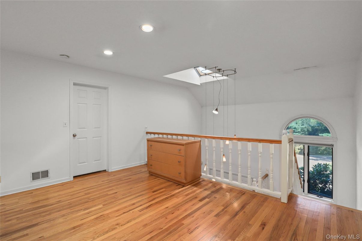 Interior, Pendant Lights, Recessed Lighting, Wood Texture Flooring