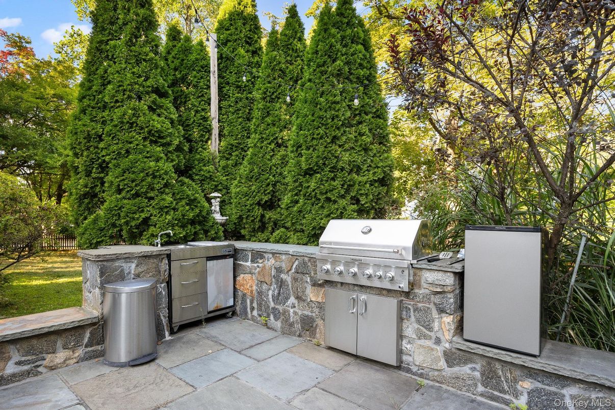 Exterior, Outdoor Kitchen