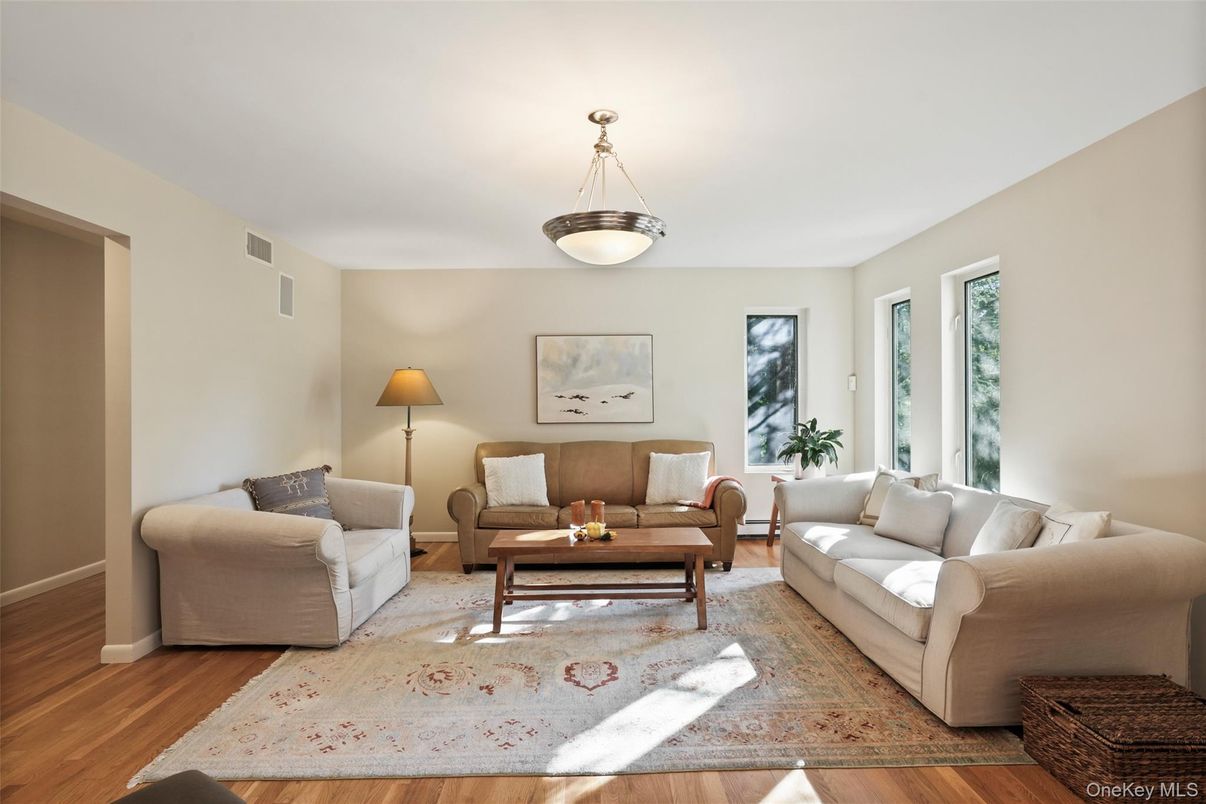 Interior, Living room, Pendant Lights, Wood Texture Flooring