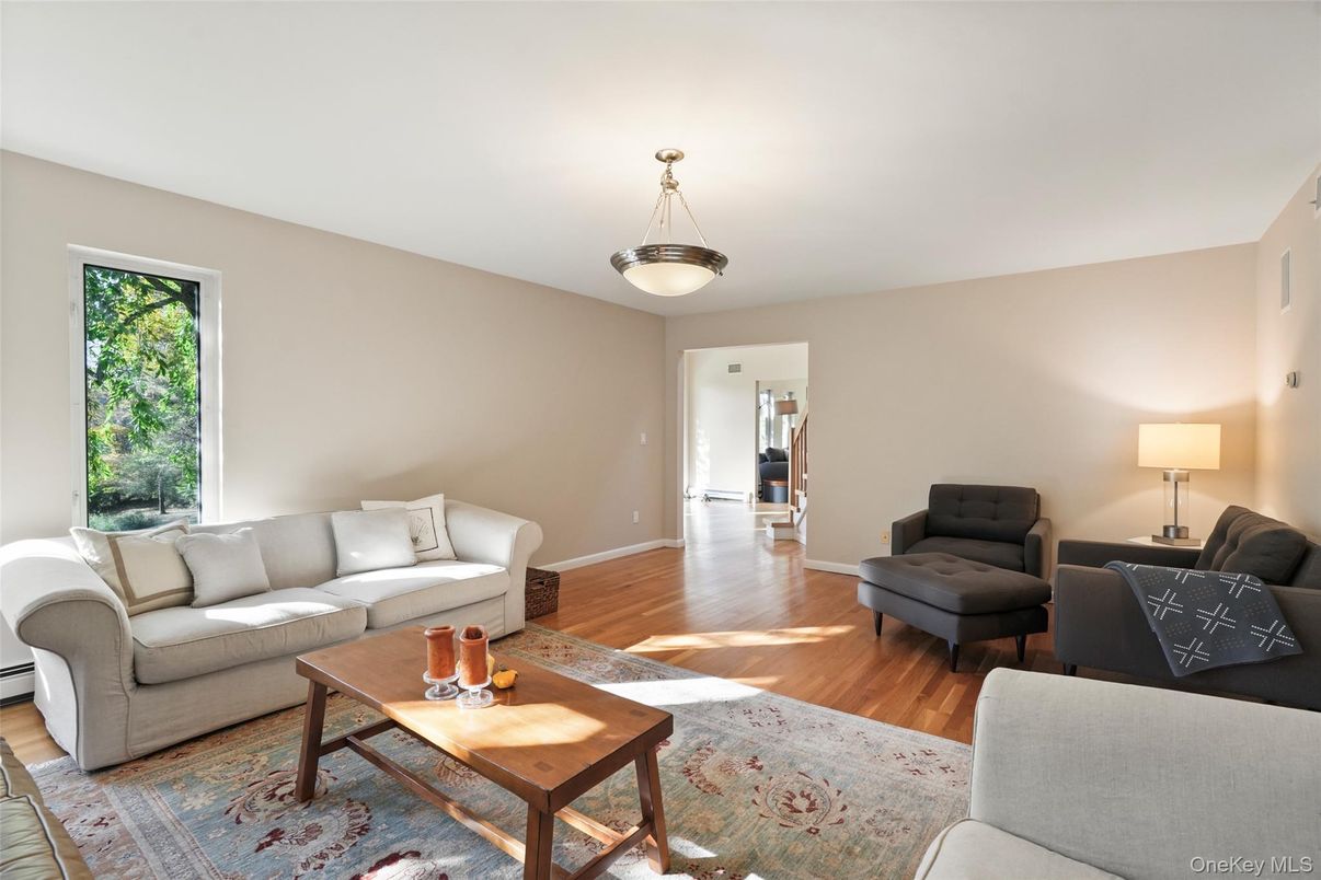 Interior, Living room, Pendant Lights, Wood Texture Flooring