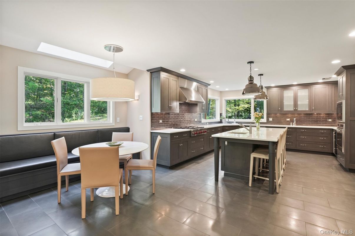 Dining room, Interior, Kitchen, Pendant Lights, Recessed Lighting, Stainless Steel Appliances