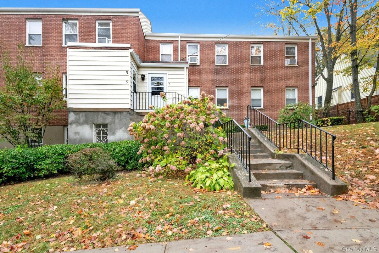 Exterior, Facade, Brick Facade, Georgian