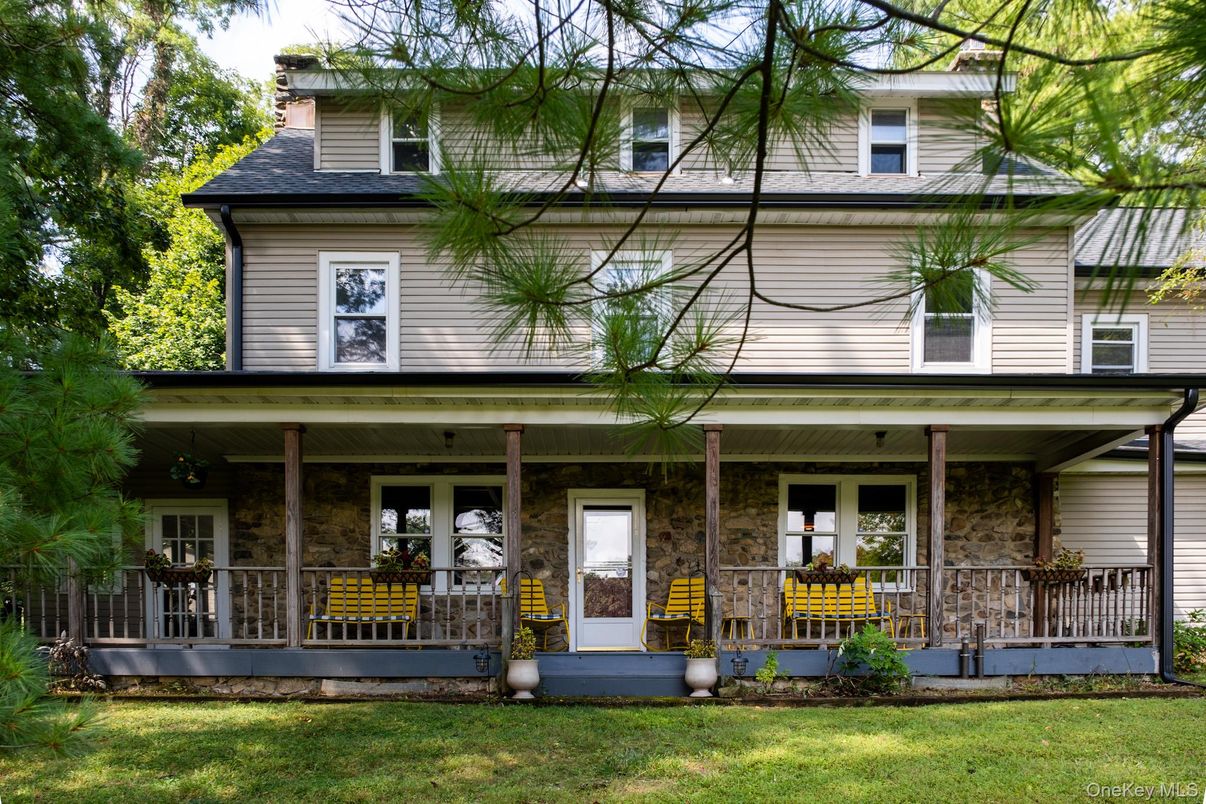 Exterior, Facade, American Foursquare