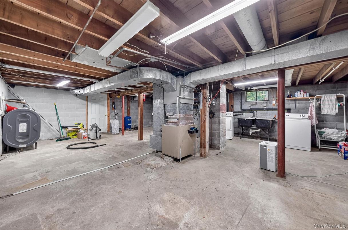 Interior, Washer, Wooden Beams