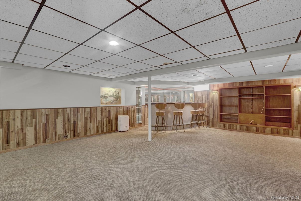 Empty room, Interior, Recessed Lighting, Wooden Walls