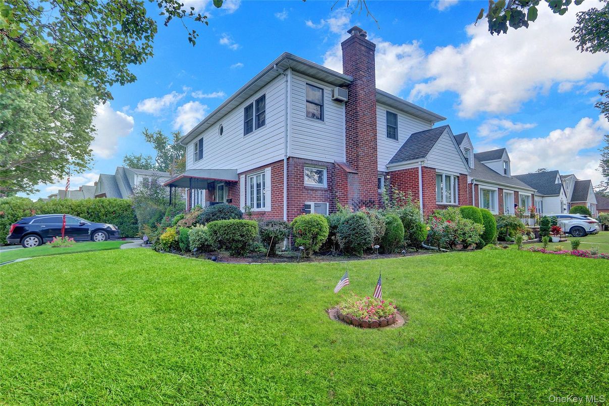 Backyard, Exterior, Facade, Brick Facade, Queen Anne Victorian