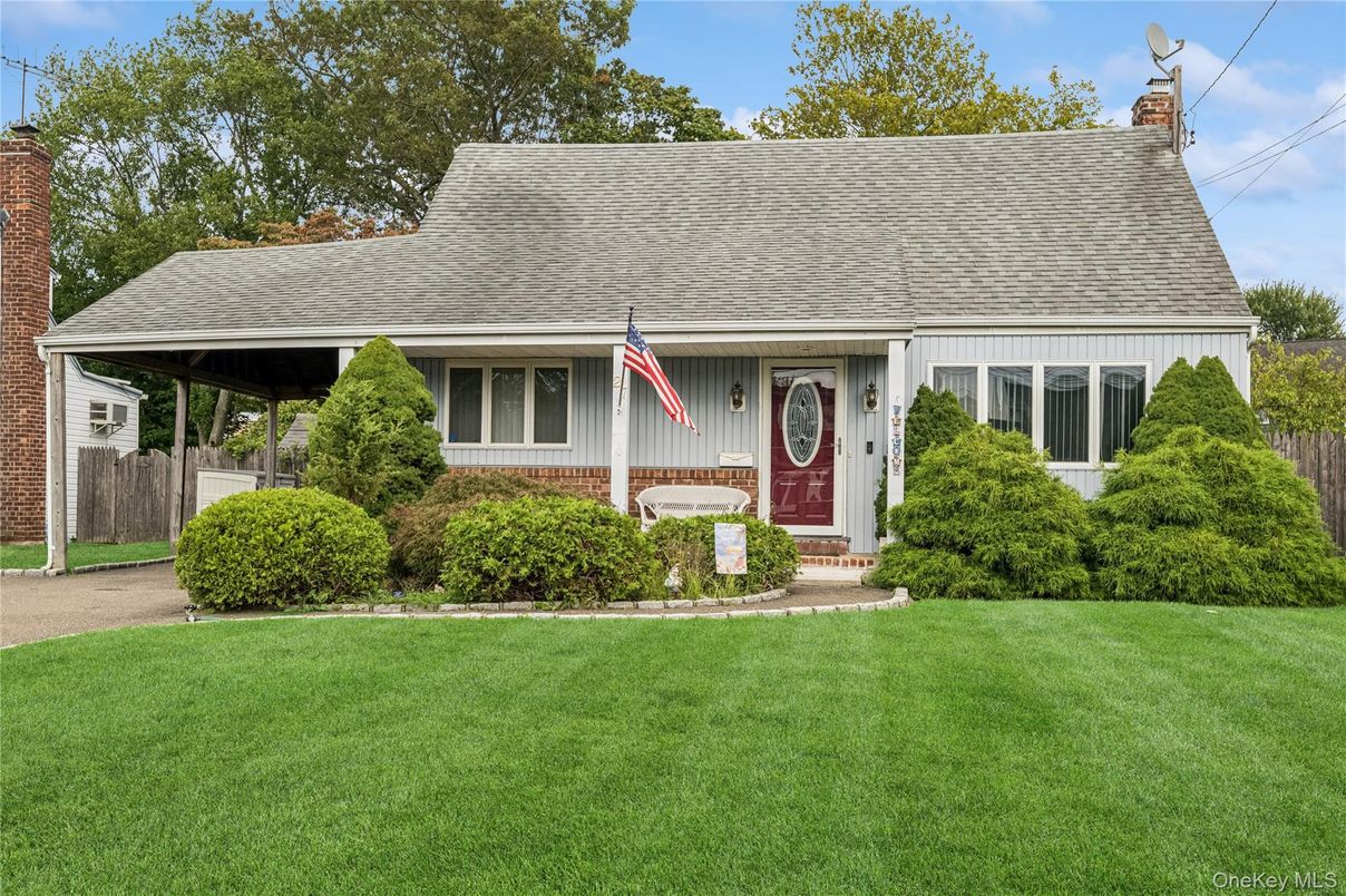 Exterior, Facade, Cape Cod