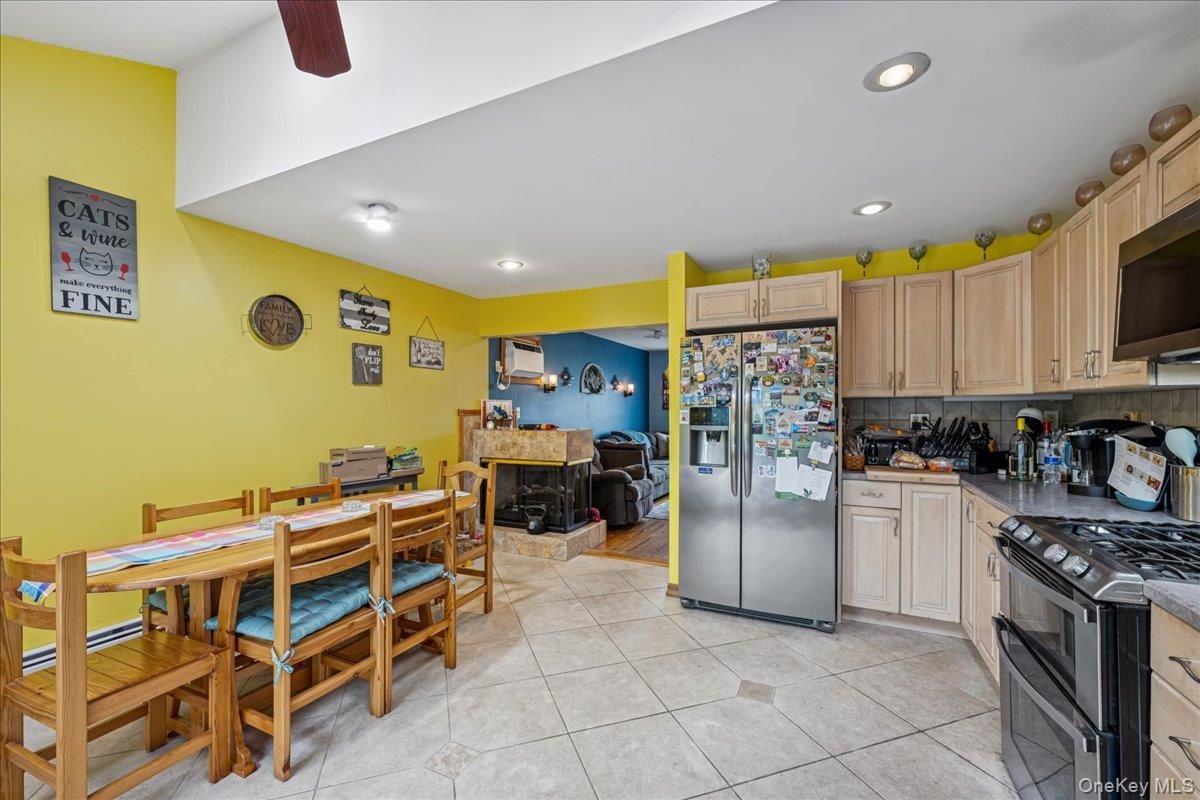 Dining room, Interior, Kitchen, Recessed Lighting